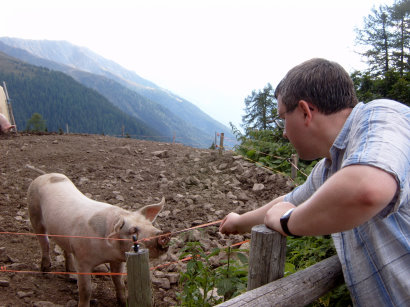 Schwein und Christoph (v.l.n.r.)