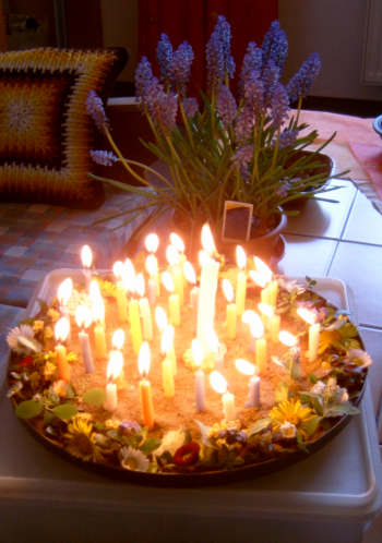 Blumen und Kerzen an meinem Geburtstag