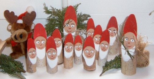 Wichtelfamilie mit GastElch bei Familie Nitsche